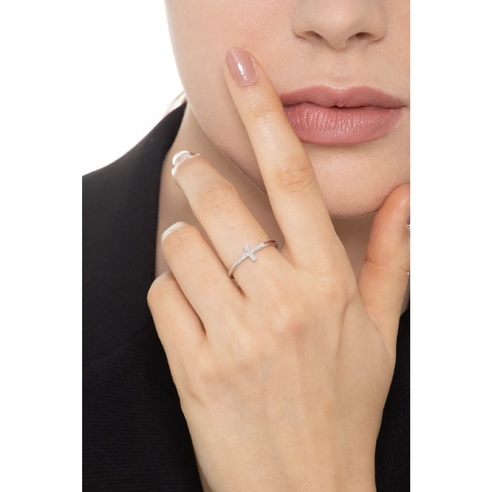 Anello croce  in oro bianco 18k e diamanti.