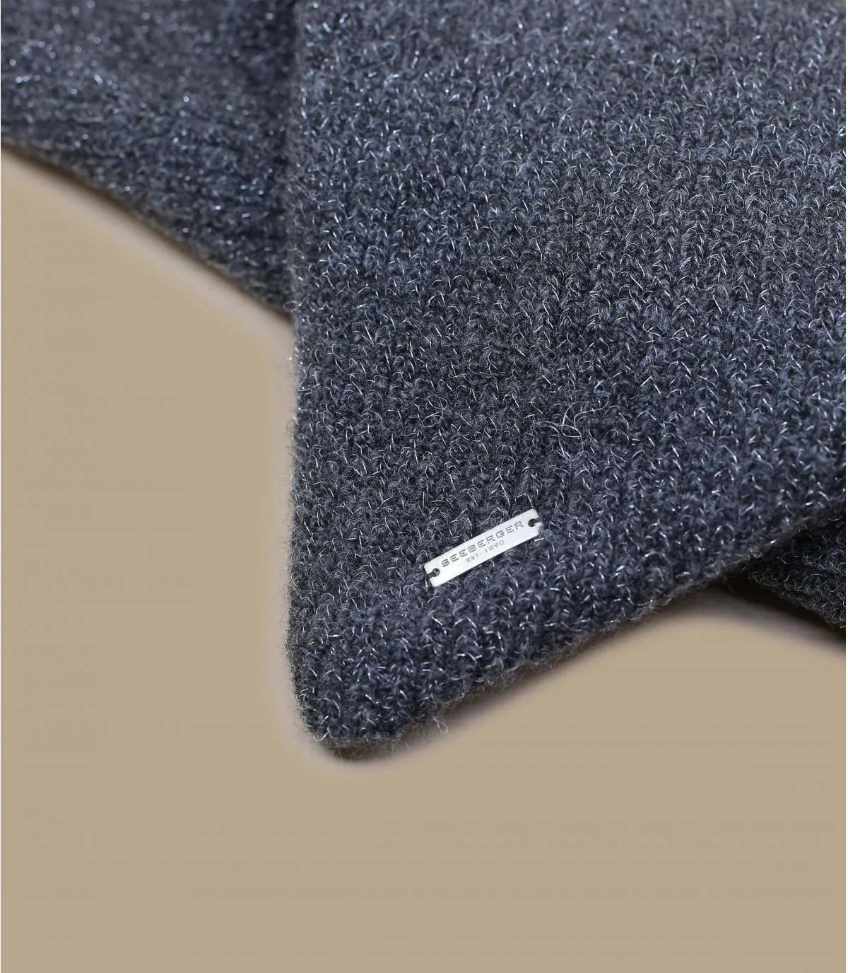   girocollo nero     Loop in Recycled Yarn grey     