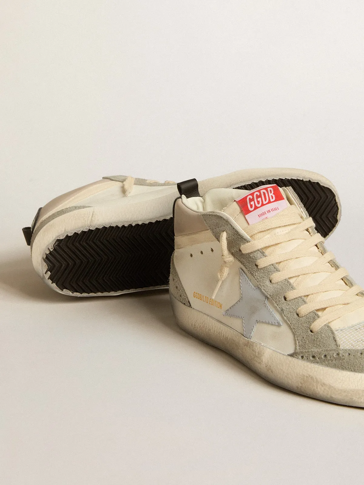 Mid Star LTD con stella in pelle grigio chiaro e inserti in suede grigio