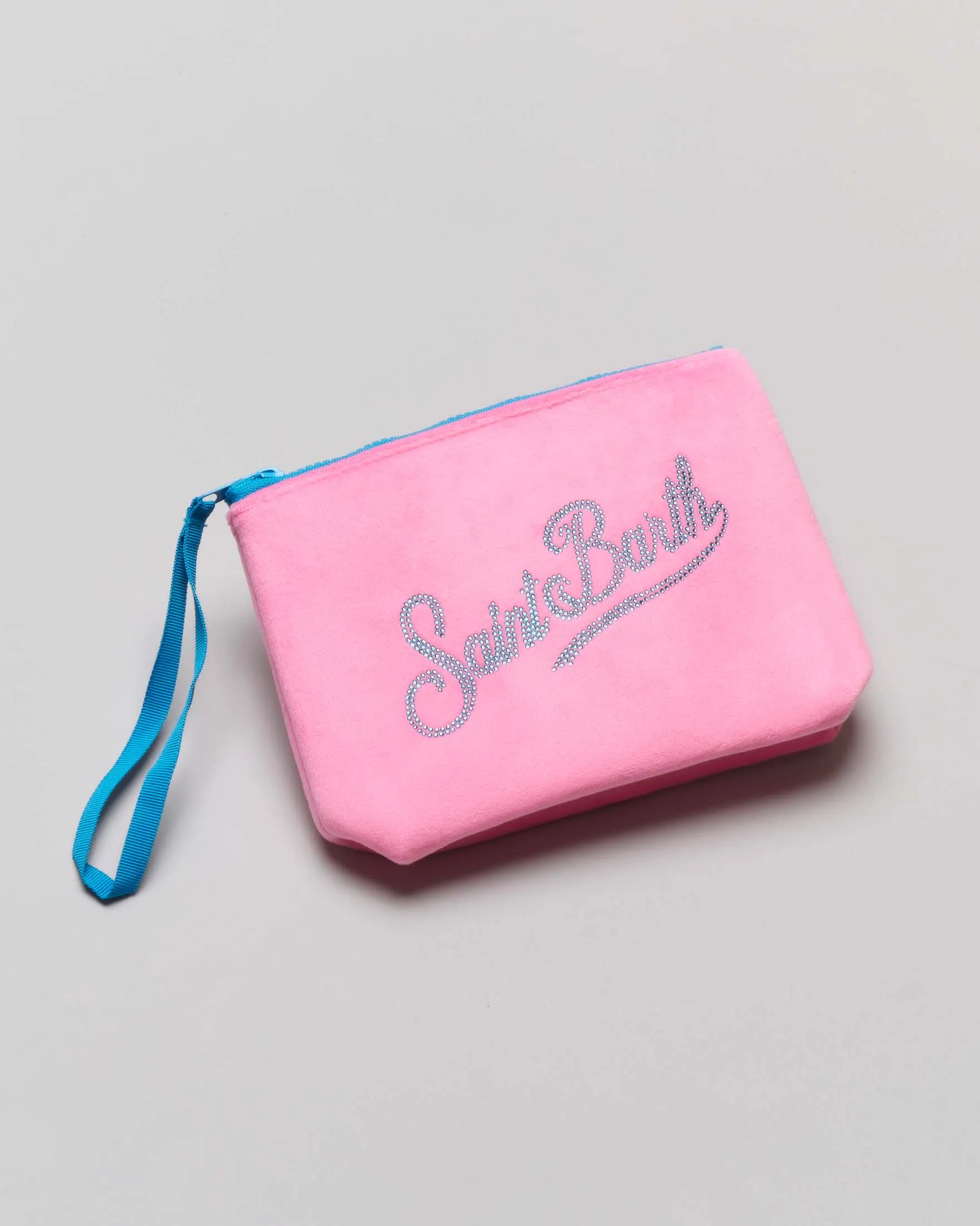 Pochette Aline rosa in ciniglia con scritta logo in strass e laccetto azzurri